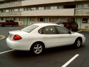 De huurauto, een Ford Taurus met Neverlost Navigatiesysteem