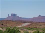 Het prachtige landschap met de roodgekleurde rotsen langs de SR-128