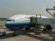 De Boeing 777-200 van United Airlines in de nieuwe kleuren.